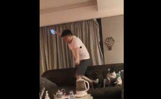 爆料被女友打屁股视频,网友热议情侣间的甜蜜惩罚